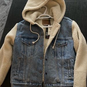 SOLD***** Levi’s jacket size small